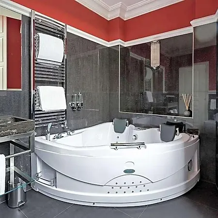 La Maison Du Sage Bed and Breakfast 4*